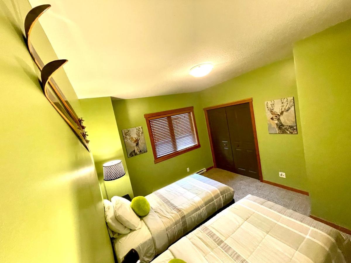 Renovated Condo, 2Br, 2Ba, Heated Pool, 3 Hot Tubs, Pets Welcome! Canmore Esterno foto