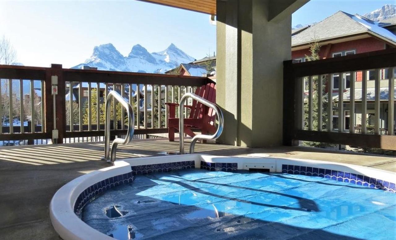 Renovated Condo, 2Br, 2Ba, Heated Pool, 3 Hot Tubs, Pets Welcome! Canmore Esterno foto