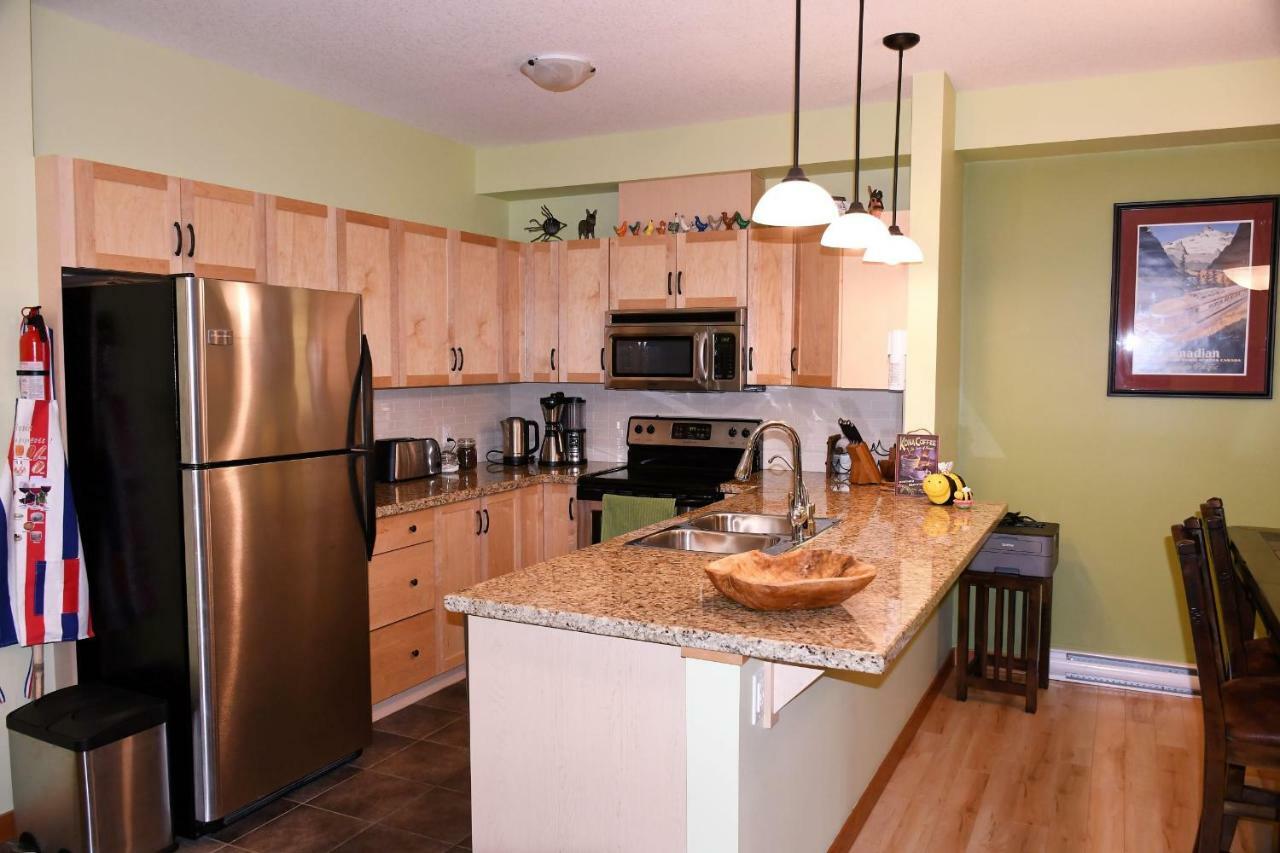 Renovated Condo, 2Br, 2Ba, Heated Pool, 3 Hot Tubs, Pets Welcome! Canmore Esterno foto